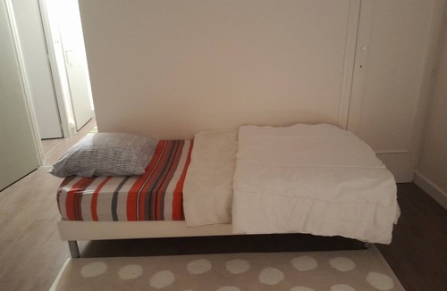 Orleans Bed & Breakfast | Room in quiet, clean apartment