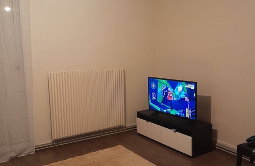 Orleans Bed & Breakfast | Room in quiet, clean apartment