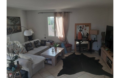 Perols Bed & Breakfast | ROOM IN QUIET VILLA WITH POOL PEROLS NEAR CARNON