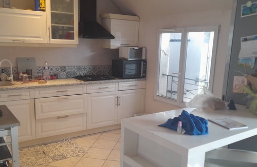 Auxerre House | Room in spacious house