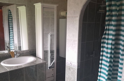 Auxerre House | Room in spacious house