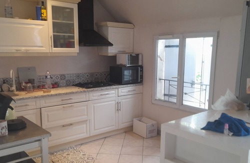 Auxerre House | Room in spacious house