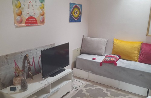 Auxerre House | Room in spacious house