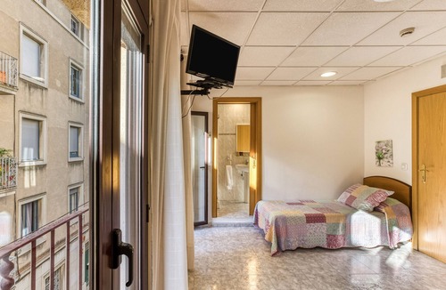 Figueres Bed & Breakfast | Room in the Heart of Figueres