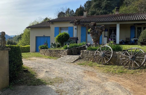 Coux Bed & Breakfast | Room in the mountains,