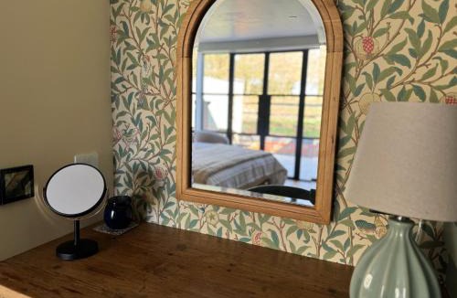 Corby Glen Cabin | Room in the Nest