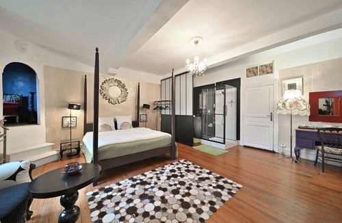 Pech-Luna House | Room 'La Comtesse' with Shared Pool, Shared Terrace and Wi-Fi