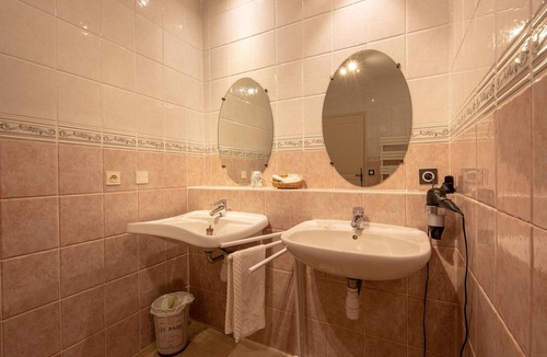 Saint-Benoit-sur-Loire Bed & Breakfast | Room La Loire - Disabled Access, WiFi, Pets Allowed