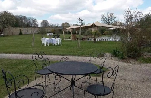 Fye Apartment | Room 'Le Meslay N°1' with Shared Terrace, Shared Garden and Wi-Fi