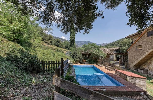 Montagut Apartment | Room 'Lledoner' with Mountain Views, Shared Pool and Shared Terrace