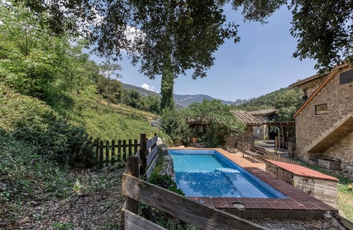 Montagut Apartment | Room 'Lledoner' with Mountain Views, Shared Pool and Shared Terrace
