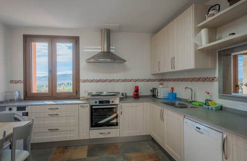 Castrojeriz Apartment | Room 'Matrimonio 104 Perla' with Shared Garden, Wi-Fi and Air Conditioning