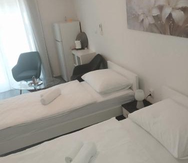 Cove Parja Apartment | Room Misir in Downtown - Private Entrance and Private Bathroom