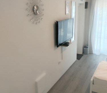Cove Parja Apartment | Room Misir in Downtown - Private Entrance and Private Bathroom