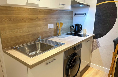 Saint-Pierre-du-Perray Bed & Breakfast | Room N2 Colocation Confort & Service (91)