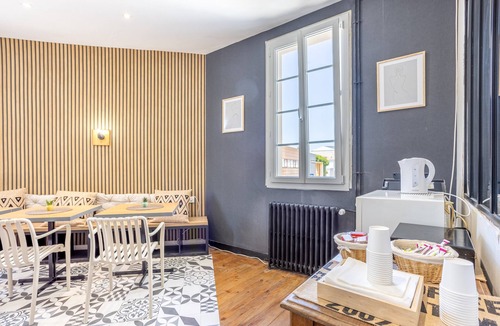 Chantonnay Apartment | Room 'N°10' with Wi-Fi