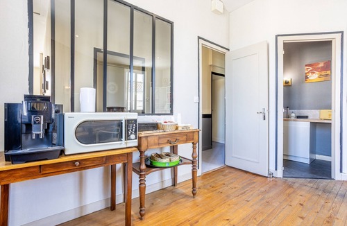 Chantonnay Apartment | Room 'N°10' with Wi-Fi