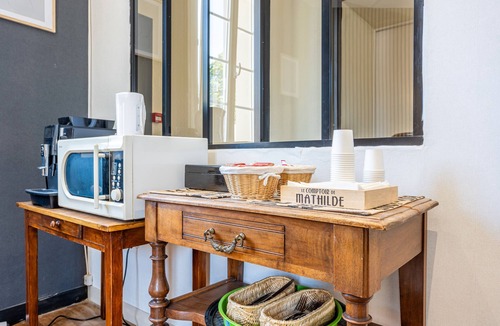 Chantonnay Apartment | Room 'N°11' with Wi-Fi