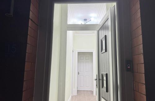 Clayton Bed & Breakfast | Room near Etihad Stadium