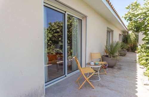 Bompas Apartment | Room 'Nomade' with Shared Pool, Wi-Fi and Air Conditioning