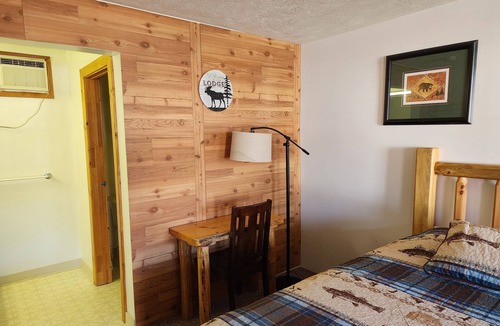 Ohiopyle Hotel | Room: Ohiopyle Basecamp - Trails, rafting, Dining