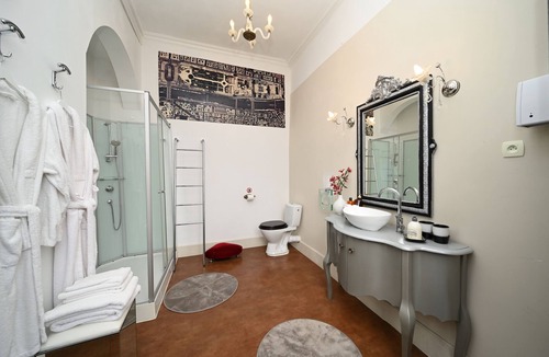 Pech-Luna House | Room 'Olympe' with Shared Pool, Shared Terrace and Wi-Fi