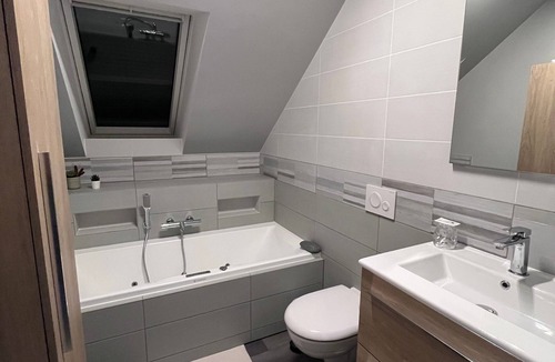 Sable-sur-Sarthe Bed & Breakfast | Room “Pause Tranquille - Room 2” with Shared Terrace, Garden, and Wi-Fi