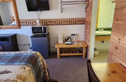 Ohiopyle Hotel | Room: Prime Ohiopyle Escape - Steps to Everything