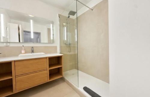 Charenton-le-Pont Apartment | Room Proche Paris & Bercy 2 - Cozy Houses
