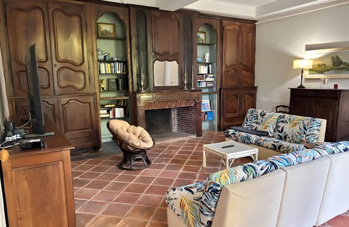 Vic-en-Bigorre Apartment | Room "Room 4" with Shared Terrace, Communal Garden and Wi-Fi