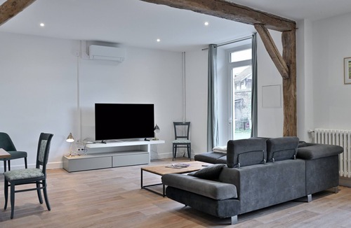 Salies-du-Salat Apartment | Room 'Room 7' with Shared Terrace, Wi-Fi, and Air Conditioning