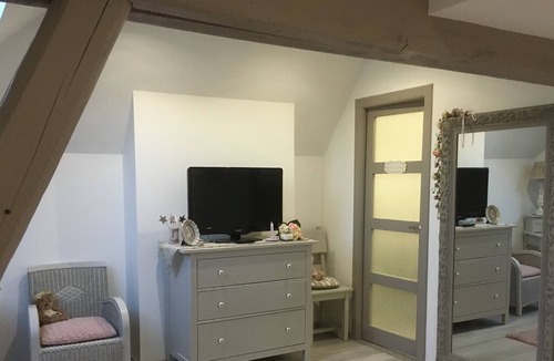 Villechetif House | ROOM ROSE + BATHROOM