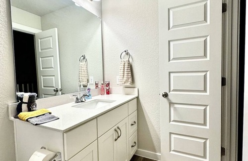 Elgin House | Room Simple