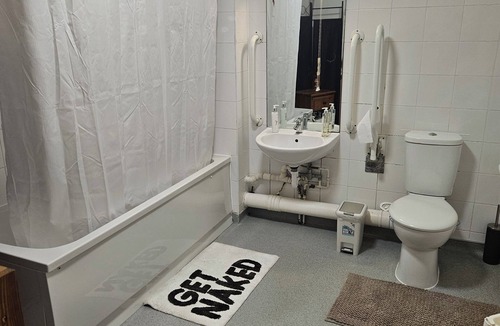 East Walworth House | Room-spacious Retreat With Private Balco