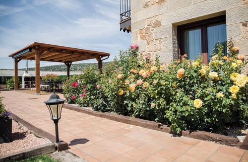 Santervas de la Sierra House | Room 'Suite Deluxe' with Mountain View, Private Garden and Wi-Fi