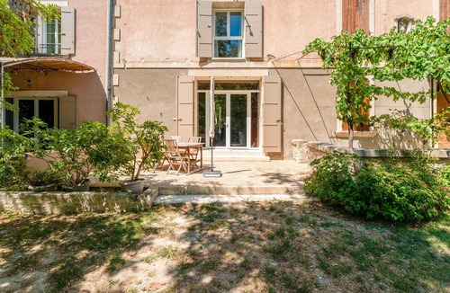 Les Angles Apartment | Room 'Sylviane' with Shared Terrace, Shared Garden, and Air Conditioning