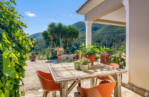 Adsubia Apartment | Room 'Tierra' with Mountain View, Wi-Fi and Air Conditioning