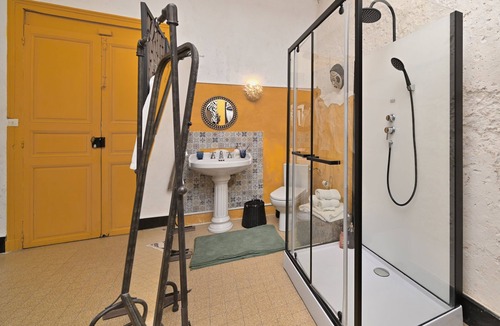 Pech-Luna House | Room 'Ufri' with Shared Pool, Shared Terrace and Wi-Fi