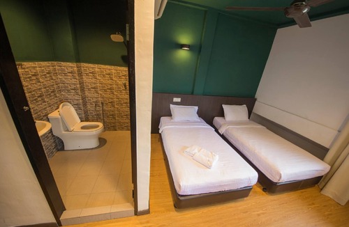 Pegawai Hotel | Room V Jalan Jenang