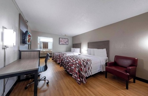 Charlottesville Hotel | Room w/2 Full Beds Near Monticello Wine Trail – Relaxing Vineyard Stay