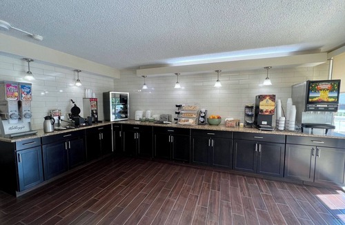 Charlottesville Hotel | Room w/2 Full Beds Near Monticello Wine Trail – Relaxing Vineyard Stay