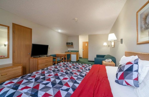 Texhoma Hotel | Room w/Jetted Tub - Perfect for a Relaxing Stay! Free Onsite Parking