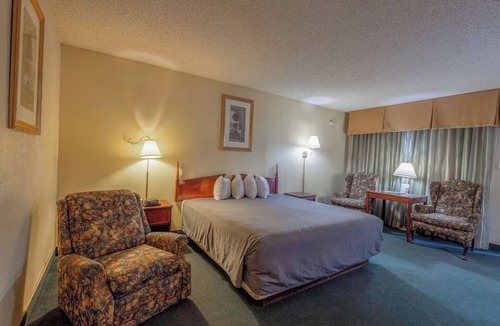 Allison Hotel | Room w/Microwave & Fridge Near Route 66 – Great For Quick Lunch Stops In Gallup