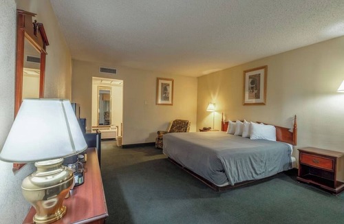 Allison Hotel | Room w/Microwave & Fridge Near Route 66 – Great For Quick Lunch Stops In Gallup