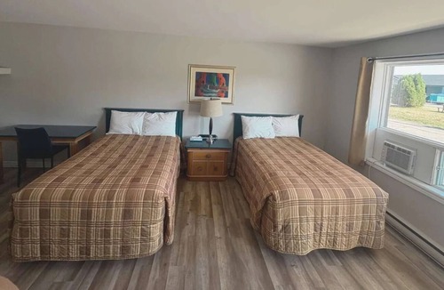 Petit-Rocher Hotel | Room with 2 Single Beds