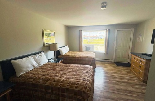 Petit-Rocher Hotel | Room with 2 Single Beds