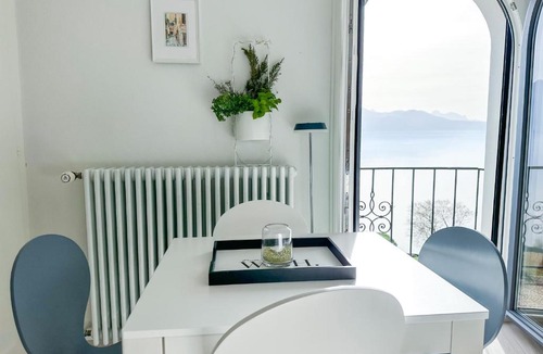 Puidoux House | Room with 360° view overlooking Lake Geneva and Alps