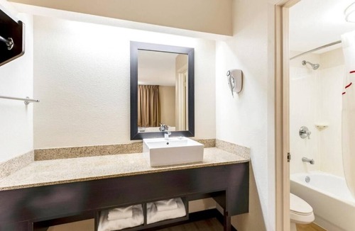 Charleston Hotel | Room with Easy Access to Waterfront Walks & Family Adventures