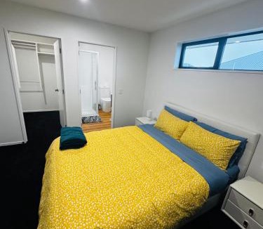 Kaiapoi Apartment | Room with en-suite bathroom