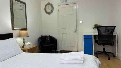 Ashford House | Room with en-suite facilities